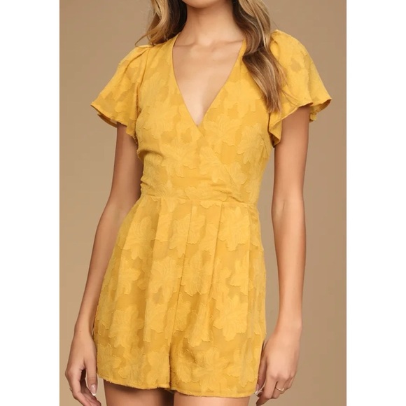 💎 Lulus Lovely Times Floral Backless Short Romper Yellow - Picture 2 of 13